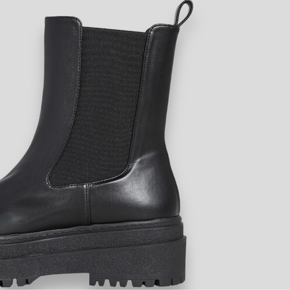 Good American Pull On Lug Thick Sole Chunky Chelsea Black Boots - Picture 7 of 10
